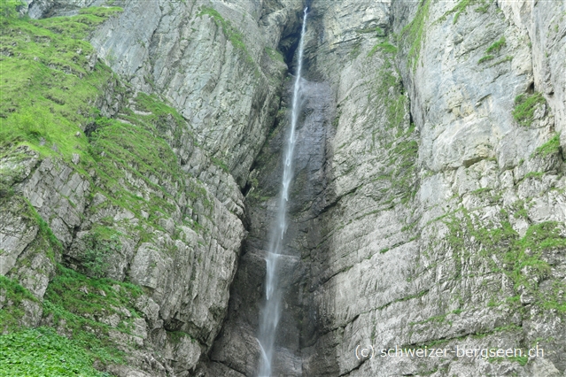 bilder/03/kloentalersee-wasserfall.jpg