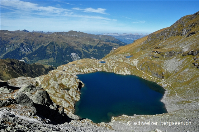 Gleich nach dem Wildsee bietet sich einem ein traumhafter Blick auf den Schottensee - 5-Seen Wanderung - Pizol
