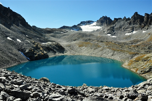 Blick ber den Wildsee, dem zweiten See der 5-Seen-Wanderung beim Pizol